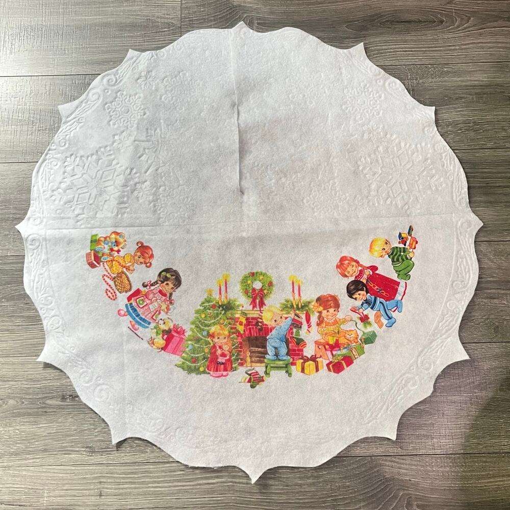 Vtg Christmas tree skirt 34 inch screen print children embossed snowflakes 70s